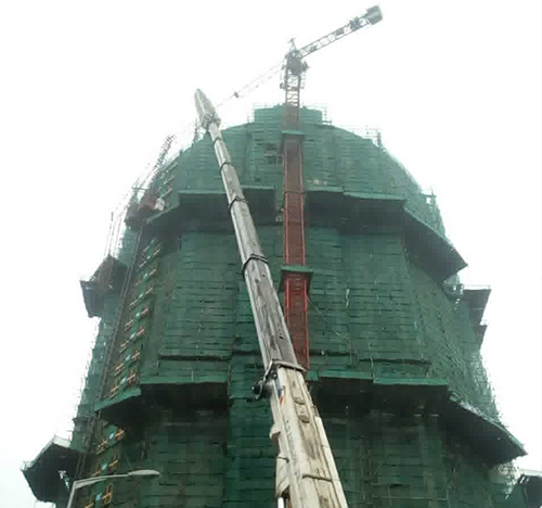 温州市吊车在工地上作业